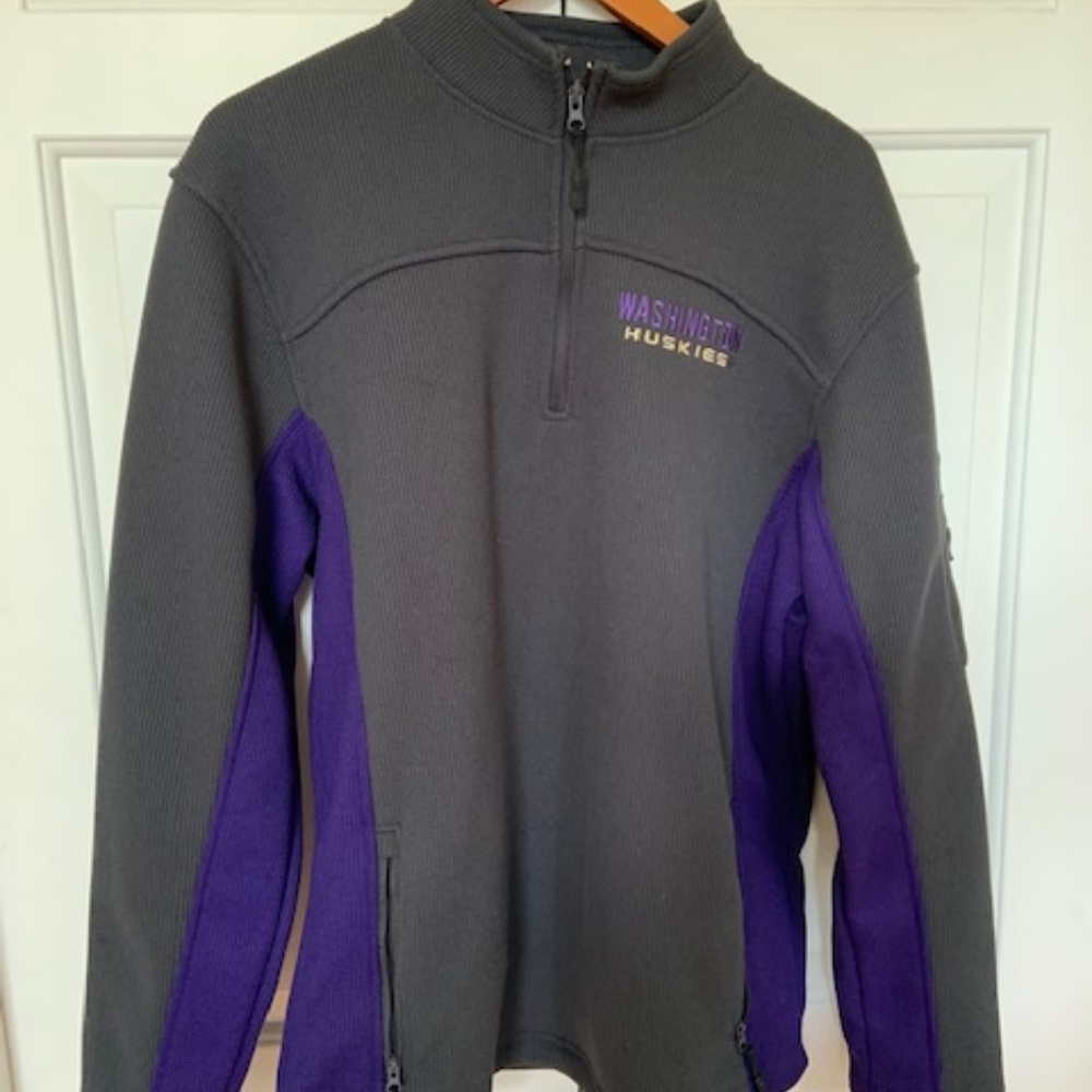 CAMPUS HERITAGE HUSKIES PULL OVER SWEATER